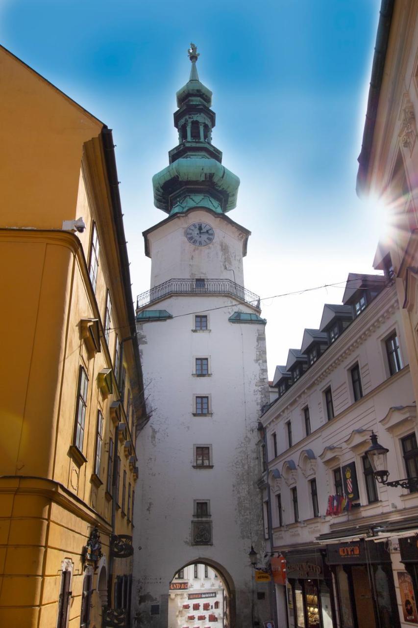 Safestay Bratislava Presidential Palace ภายนอก รูปภาพ